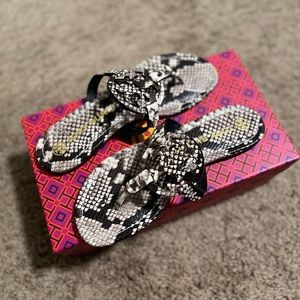 Chic Snakeskin Pattern Sandals